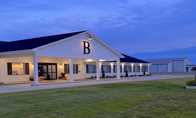 DeWitt Hotel | Boyd Farmhouse Inn