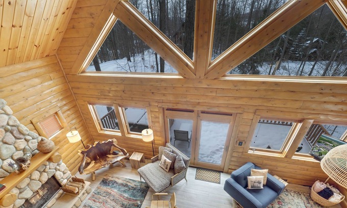 Boyne Falls Cabin | Boyne Mountain Cabin w/ garage close to golf, ski in/out clean, cozy & stylish!