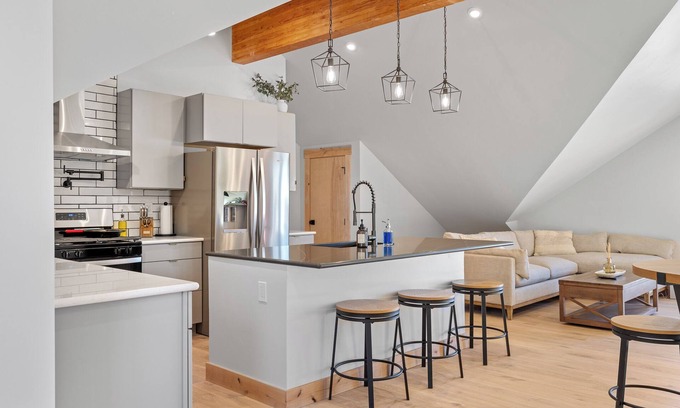 Bozeman Apartment | Bozeman - Gateway Chalet - Oh the Views!