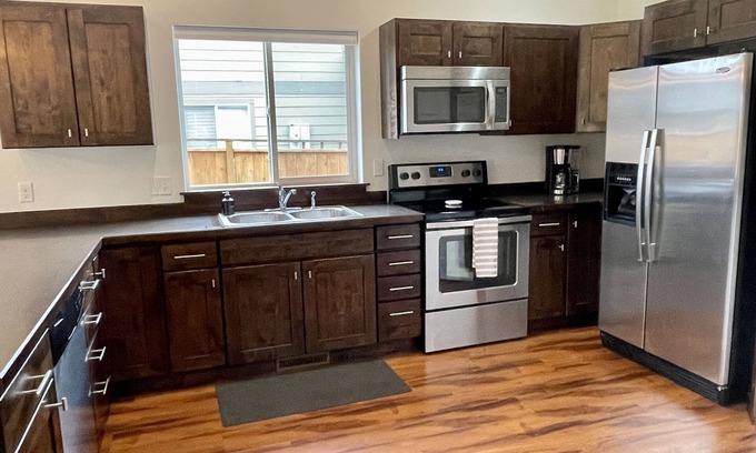 Four Corners House | Bozeman Home Base~Perfect for YOUR Winter Holiday~Spacious 3 Bedroom Home