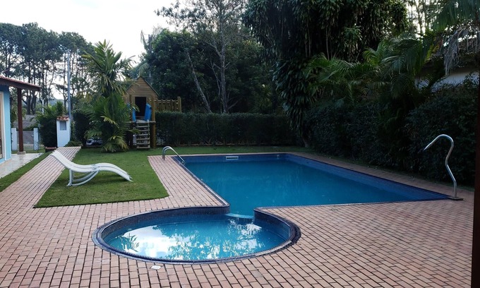 Sao Paulo House | Lovely house with pool and wooden houses on the banks of Guarapiranga Dam