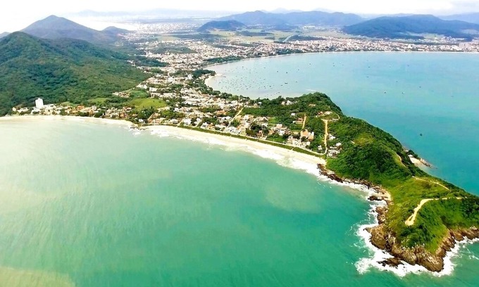 Praia da Armacao do Itapocoroi Apartment | Complete Apt with Kitchen in Linda Central Beach Armação (ap 06)