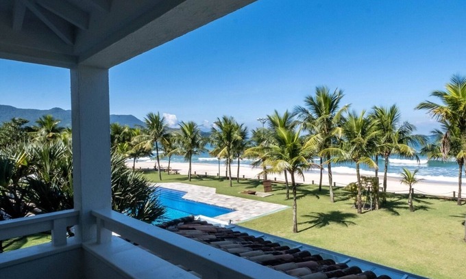 Maresias House | Casa de Condomínio com 7 Quartos em Condomínio Fechado