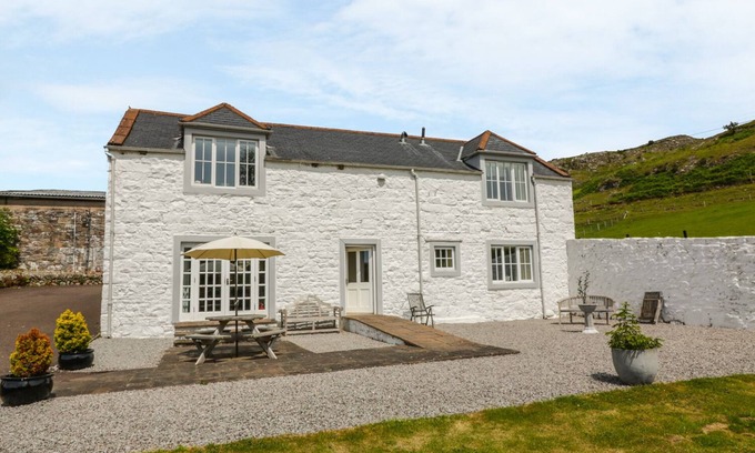 Sandyhills Cottage | BRACKEN HOLIDAY COTTAGE, with a garden in Dalbeattie