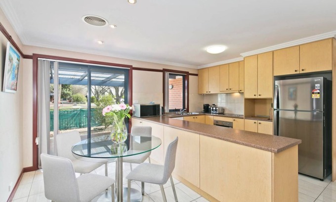 Braddon House | BRADDON CENTRAL CONVENIENCE