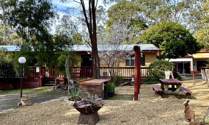 Halls Gap Cabin | Bradshaw House Self contained cabin 4