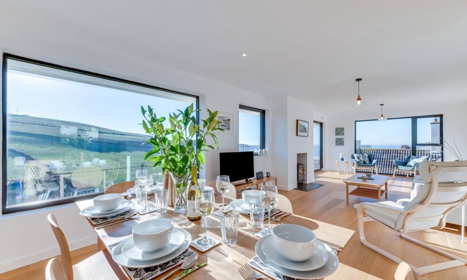 Woolacombe House | Brae House - Three Bedroom House, Sleeps 6