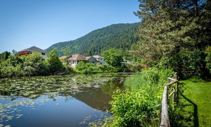 Harrison Hot Springs Hotel | Bramblebank Cottages