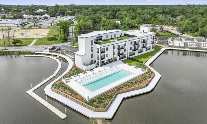 Gulfport Condo | Brand New 2 Bedroom Condo-Luxurious Waterfront Pool-Sleeps 4