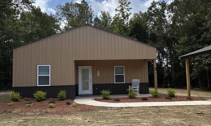 Meridian House | Brand new 2-bedroom house in outskirts of Meridian with WiFi, AC