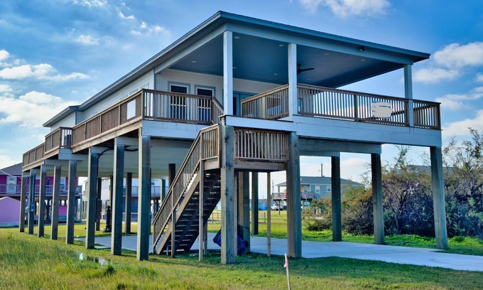 Surfside Beach House | Brand new 3-bedroom beach house, just a few blocks from the ocean