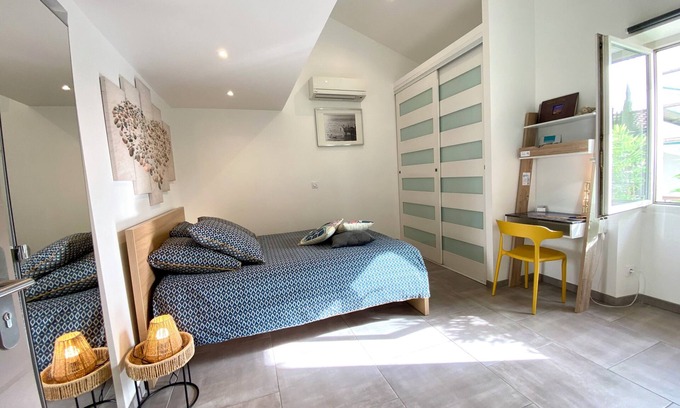 Sanary-sur-Mer Apartment | Brand new apartment in the heart of typical lanes