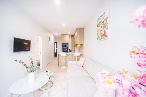Mount Albert Villa | Brand new beautiful townhouse with two bedrooms and free parking