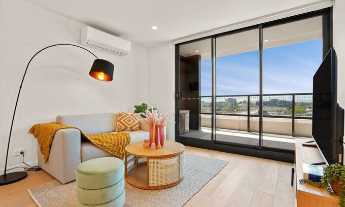 Box Hill Apartment | Brand New Box Hill Central Executive w/pool+gym