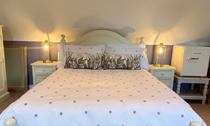 Witney Apartment | Brand new coach house 10 minutes from Blenheim Palace Woodstock