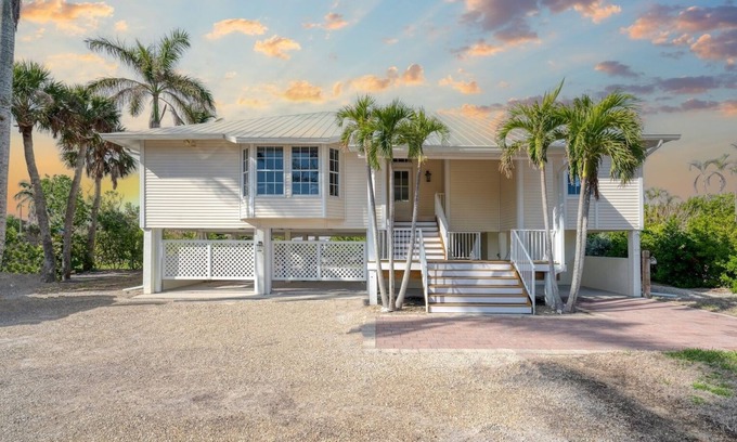 Sanibel House | Brand New - Eastlake Escape - Pickleball and Beach