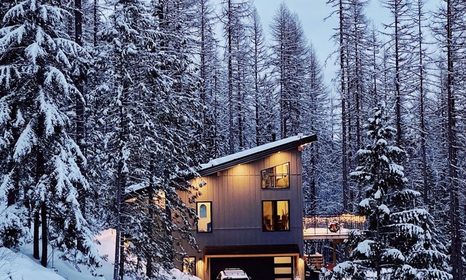 Columbia Falls House | Brand New Hot Tub - 25min from Ski/Whitefish - Central Location- Gorgeous Views