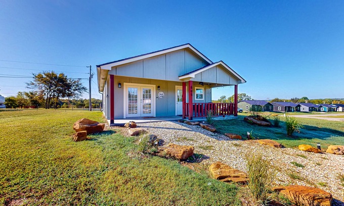 Eufaula House | Brand-new Lake Eufaula home with firepit, front porch, grill, & W/D