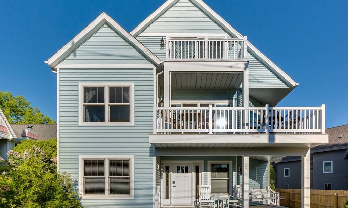 South Haven House | BRAND NEW Luxury Beach Homes by North Beach-BEST LOCATION-Walk to Town-SLEEP 32