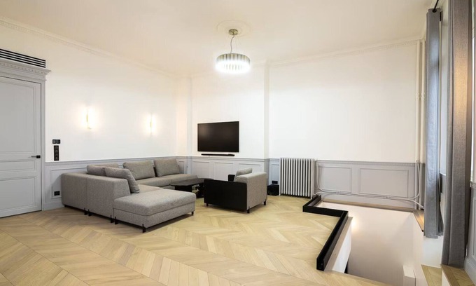 Quartier de la Plaine-de-Monceaux Apartment | Brand New&refurbished!In a former private mansion a few steps from Place Pereire