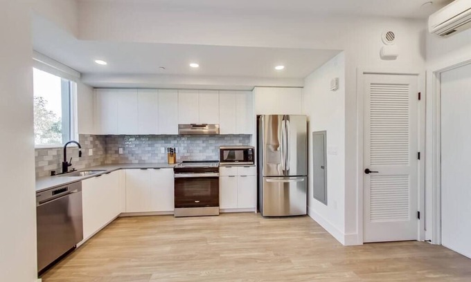 West Oakland Apartment | Brand New Stylish Studio Suite