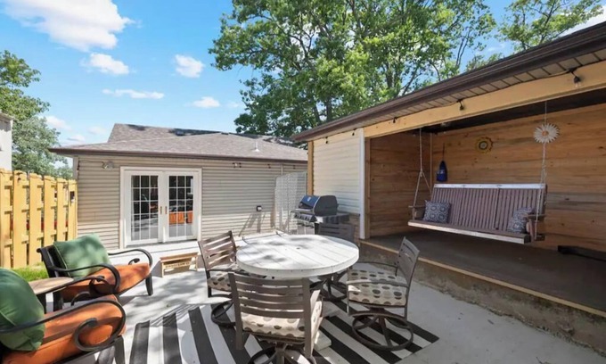 Branson House | Branson Downtown Trolley House