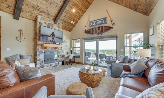 Table Rock Cabin | Branson Log Cabin Near Silver Dollar City & Lake!