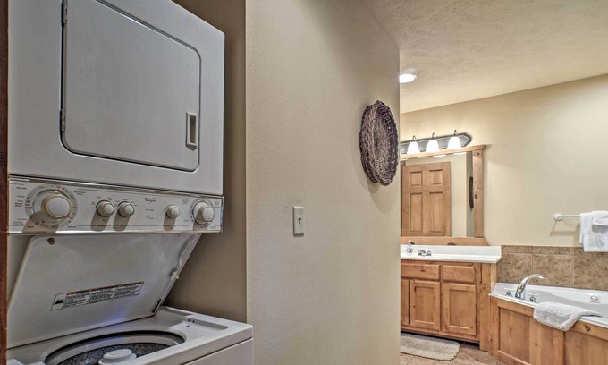 Branson West Cabin | Branson West Retreat: 2 Suites w/ Ideal Location!