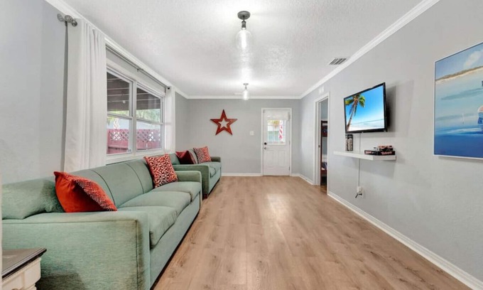 Tampa Heights House | Brave Oasis- Sleeps 17★Attached duplex★BBQ★Firepit