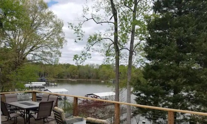 Townville Cottage | Break at the Lake- Lake Hartwell/Clemson/Anderson