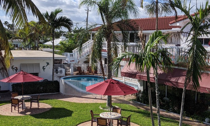Lauderdale-by-the-Sea Apartment | Breakaway Inn