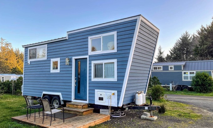 Waldport House | Breakers