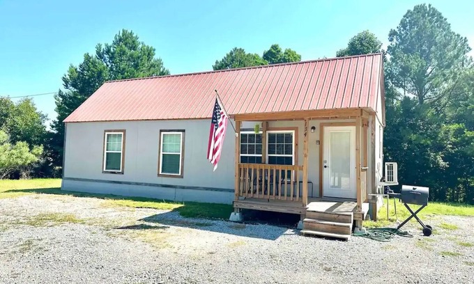 Tie Plant Cabin | Bream Shack-2 bedroom cabin with spacious parking