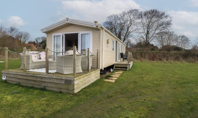 Happisburgh Cottage | BREATHING SPACE, country holiday cottage, with a garden in Walcott
