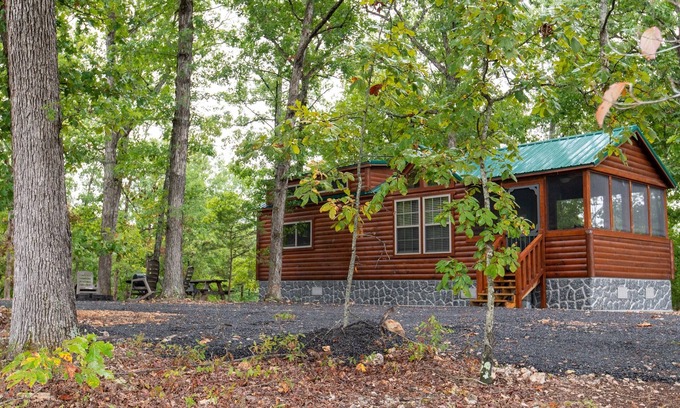 Marshall Cabin | Breathtaking 2BR escape w/scenic views & firepit