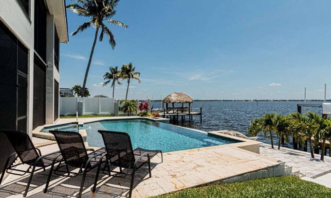 Caloosahatchee House | Breathtaking 6BD Riverfront Mansion w Pool