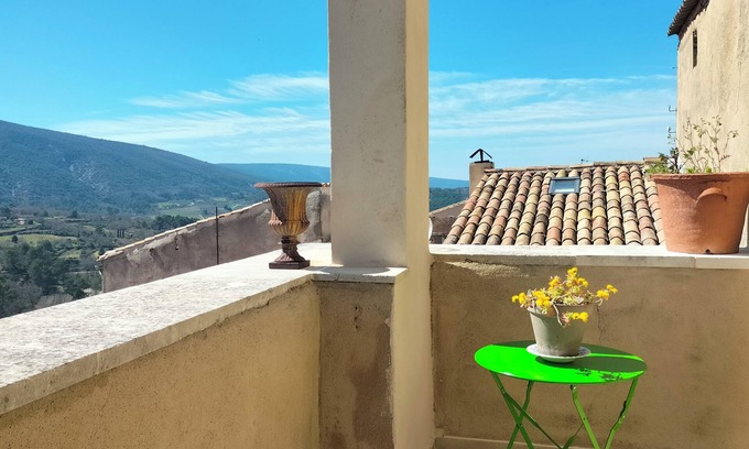 Bonnieux Apartment | Breathtaking apartment with a south-facing terrace overlooking the Luberon