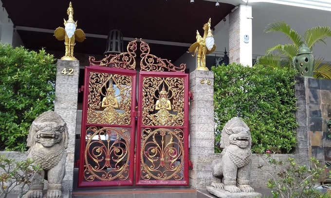Patong Apartment | Breathtaking Home with an Enchanting Garden and Jacuzzi on Roof Terrace