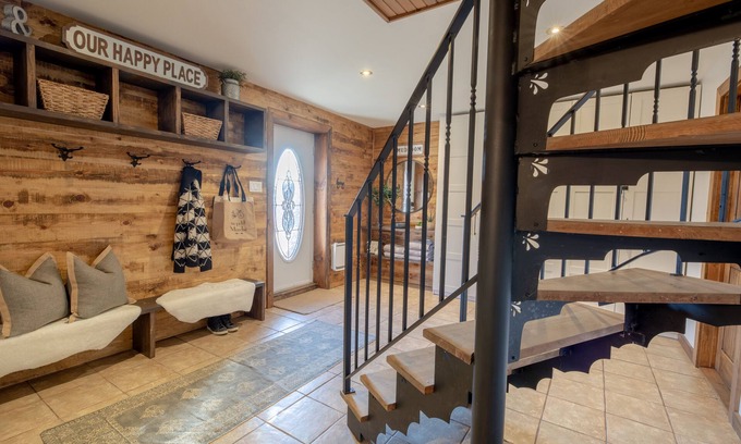 Saint-Faustin-Lac-Carre Ski Chalet | Breathtaking log house w/HotTub - Winter paradise