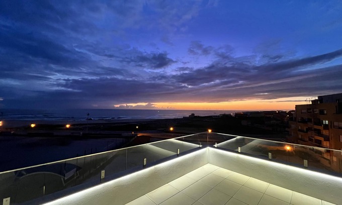 A Ver-o-Mar Apartment | Breathtaking Ocean Front Studio in Povoa de Varzim