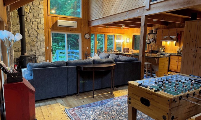 Lanesborough House | Breathtaking Post & Beam minutes from Jiminy Peak, Williamstown, Lenox & hiking