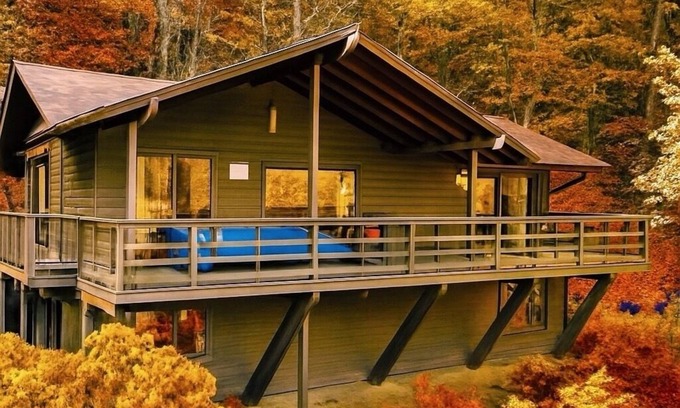 Maggie Valley House | Breathtaking Views; Pet Friendly; Quiet Rustic Escape; Waterfalls; All Year Golf