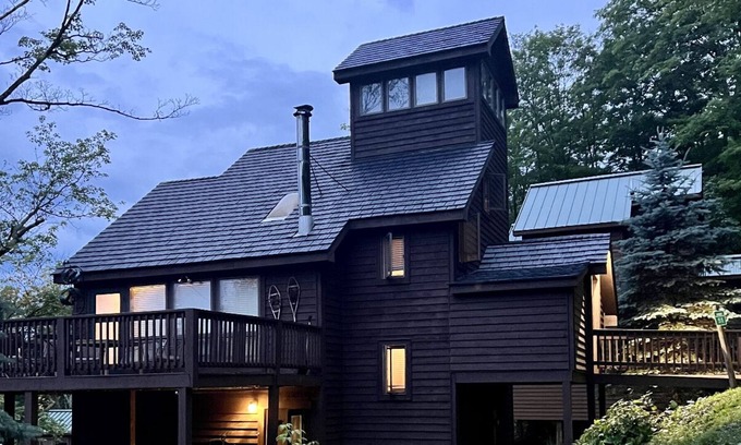 Davis Ski Chalet | Breathtaking Views of the Valley, Hot Tub, Dog-Friendly