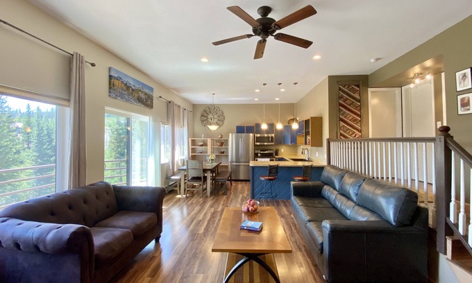 Wildernest Condo | Breezy CO mountain condo with spectacular sunset