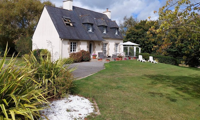 Plouenan House | Breton cottage in a quiet location with fireplace, Plouenan