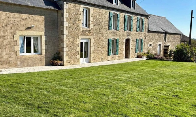 Tredaniel House | Breton farmhouse with garden