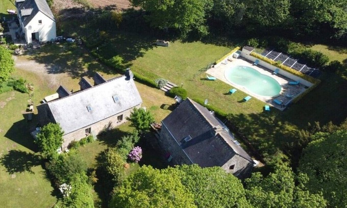 Langoelan House | -Breton hamlet 20 persons-