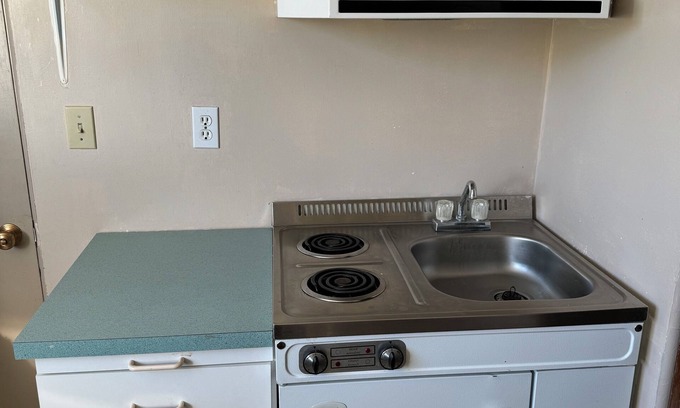 Breton Hotel | Breton Hotel