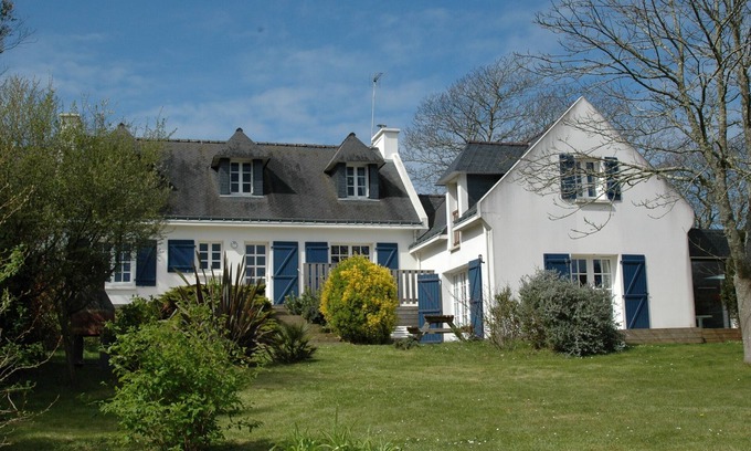 Clohars-Carnoet Villa | Breton style villa set in a large garden, indoor heated pool (28°), jacuzzi