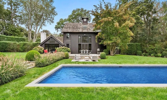 Bridgehampton House | Bridgehampton Renovated Luxe Farmhouse - Your Dream Vacation Home Awaits!